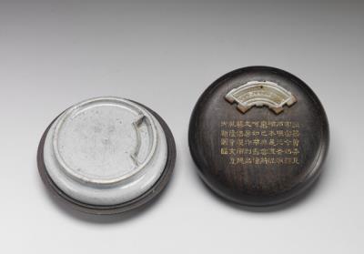 图片[2]-Round porcelain inkstone in moon-white glaze (with a jade-inlaid case), Ming dynasty (1368-1644)-China Archive